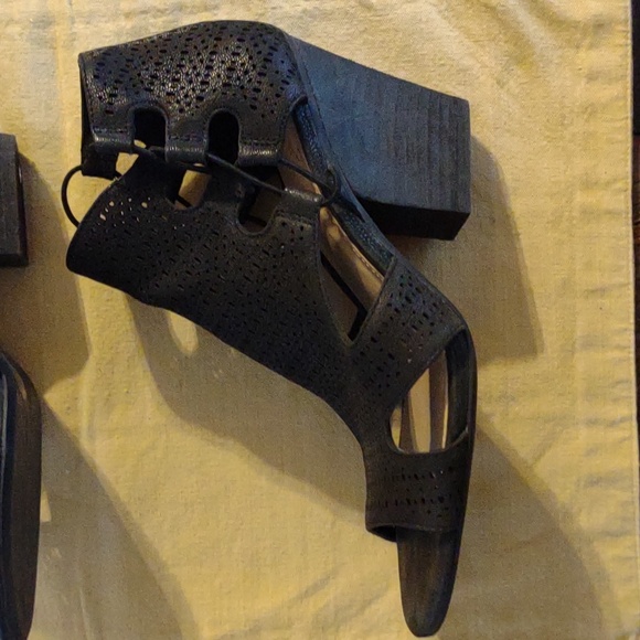 Vince camuto Corbina leather size  7.5 - Picture 4 of 5